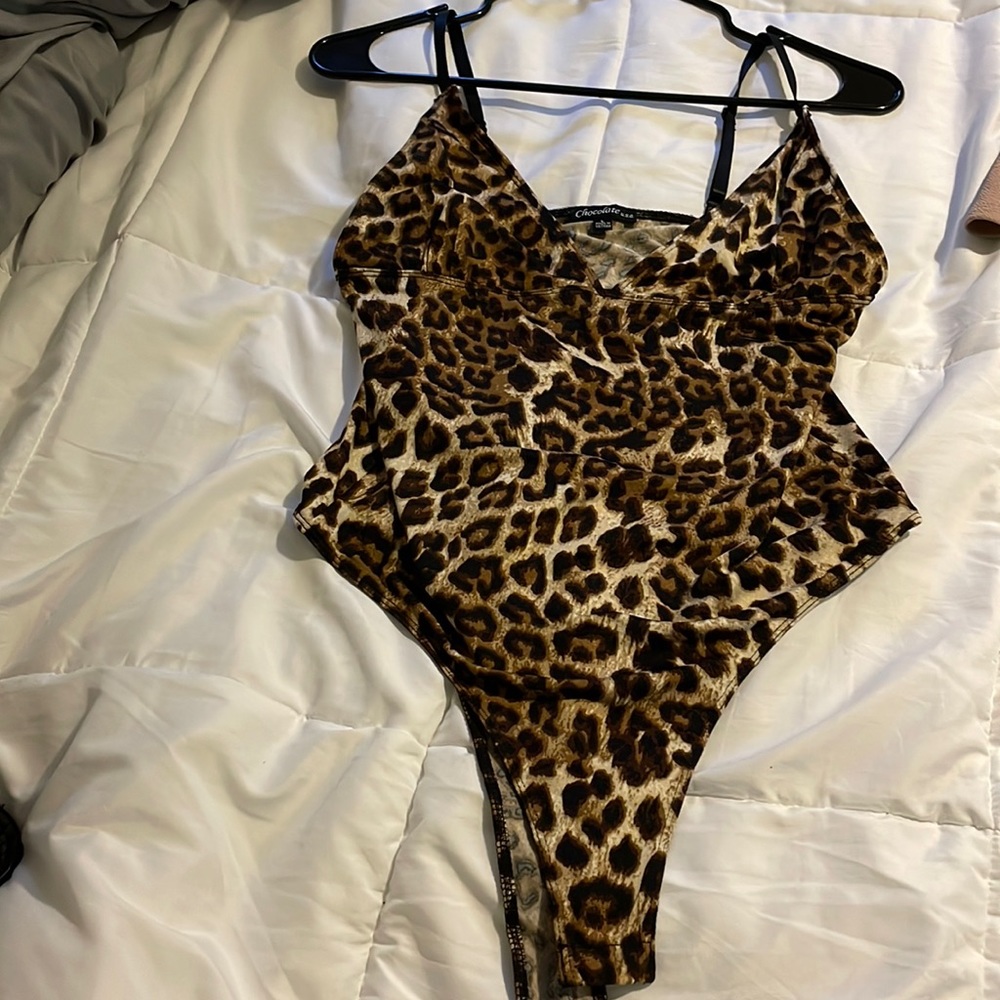 PreLoved ❤️ leopard bodysuit